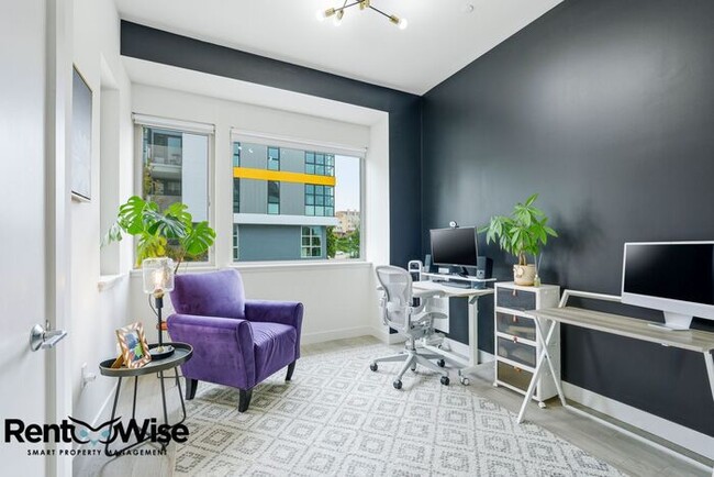 Building Photo - 594 Hudson Ave