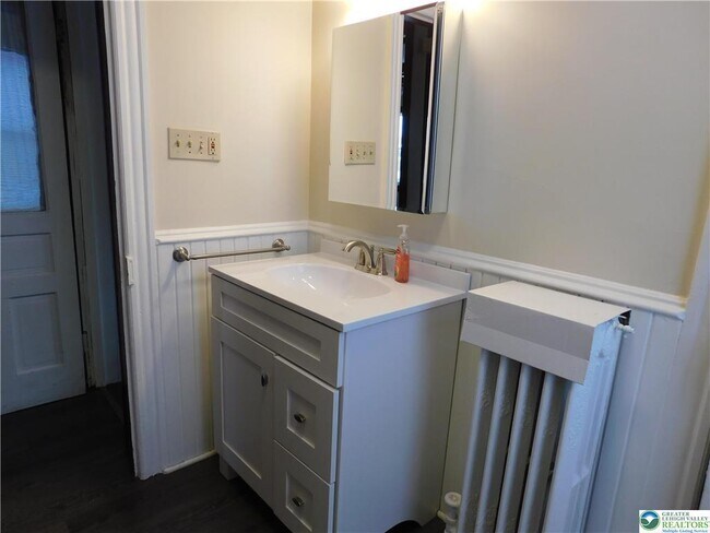 Building Photo - 300 S 9th St