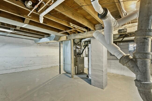 Building Photo - 1846 Harlan Rd