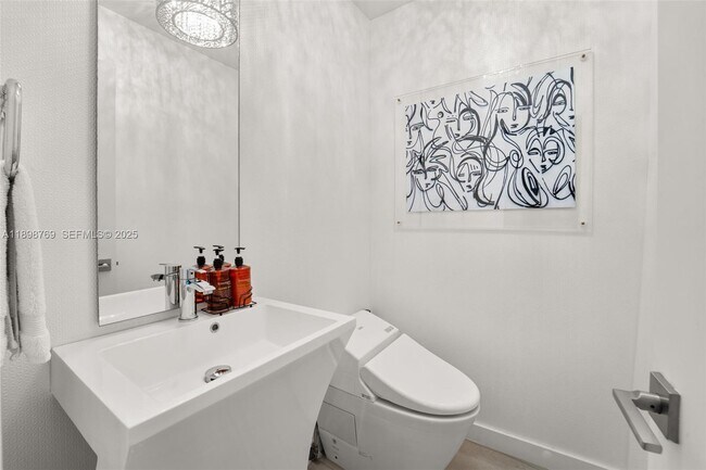 Building Photo - 16 Island Ave