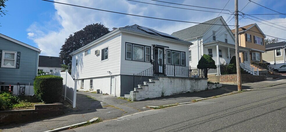 Building Photo - 48 Kilburn St