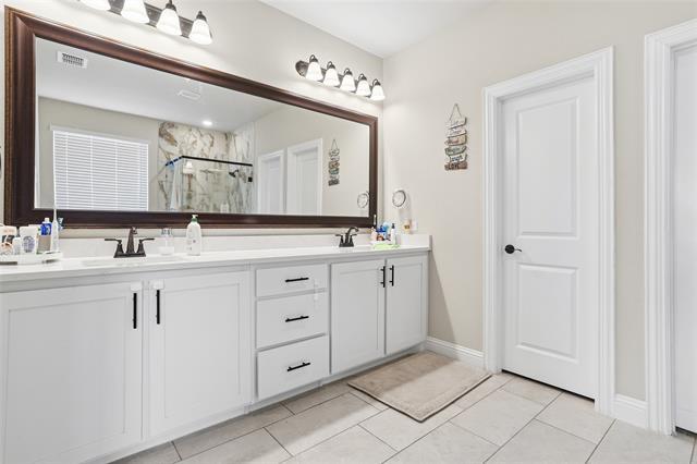 Building Photo - 3801 Mesa Verde Dr