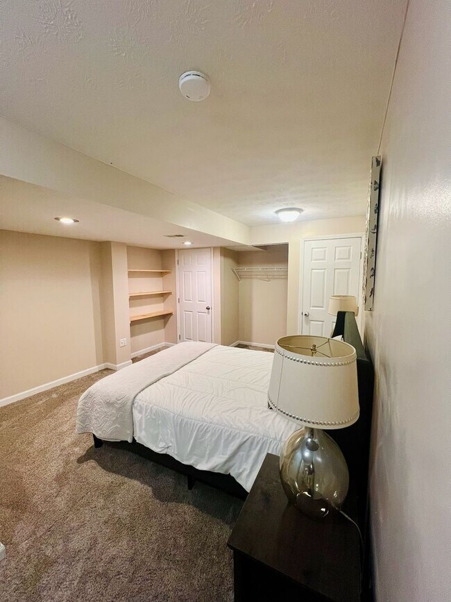 Building Photo - Beautiful 4 Bedroom Home in a Cul-De-Sac