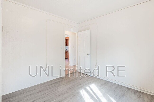 Building Photo - 306 S Humphreys St