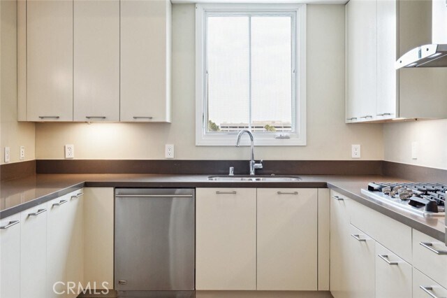 Building Photo - 619 Caruso Ave