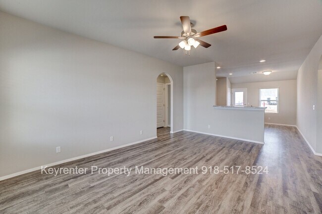 Building Photo - Beautiful 3 Bedroom, 2 Bath Recently Built Home in BA