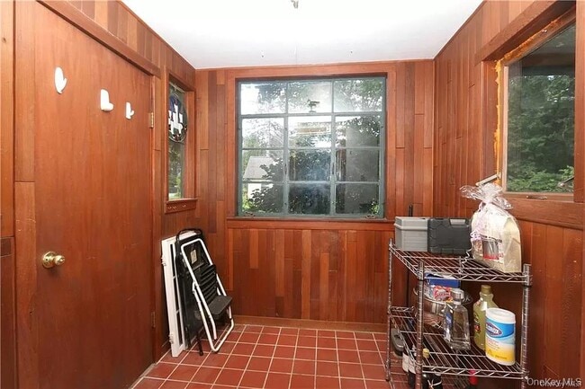 Building Photo - 12 Mamanasco Rd