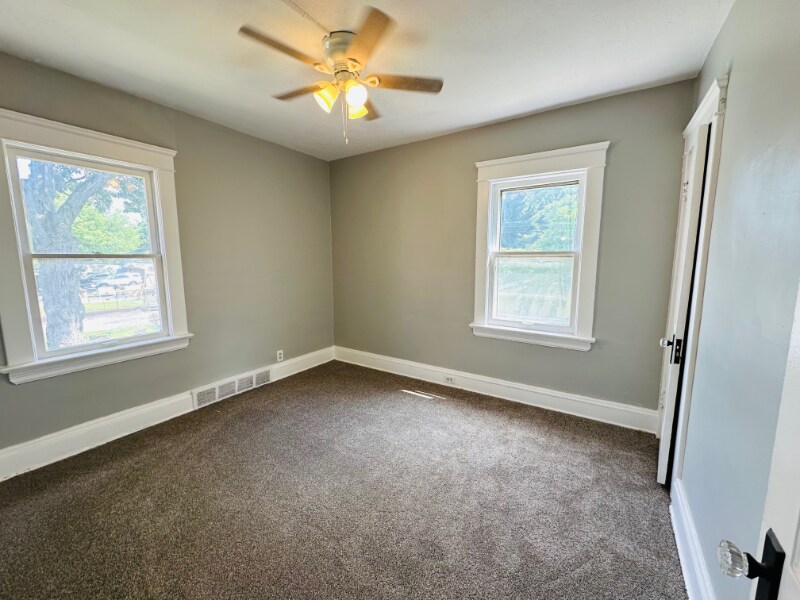 Building Photo - 8710 Vineyard Ave