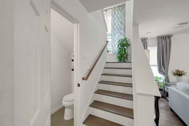 Building Photo - 246 N Walden Elms Cir