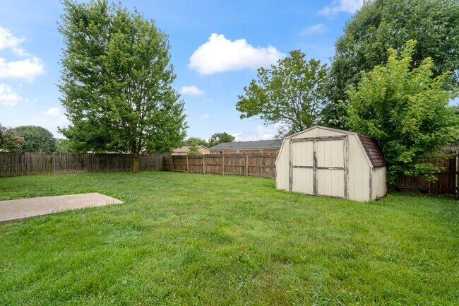 Building Photo - 3 Bedroom 1 1/2 Bath Home for Rent in Charlestown Indiana