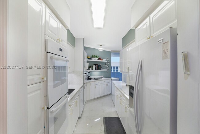 Building Photo - 4775 Collins Ave