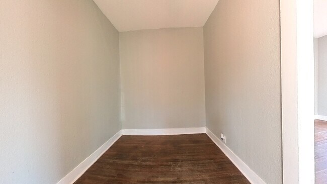 Building Photo - 540 Kayton Ave