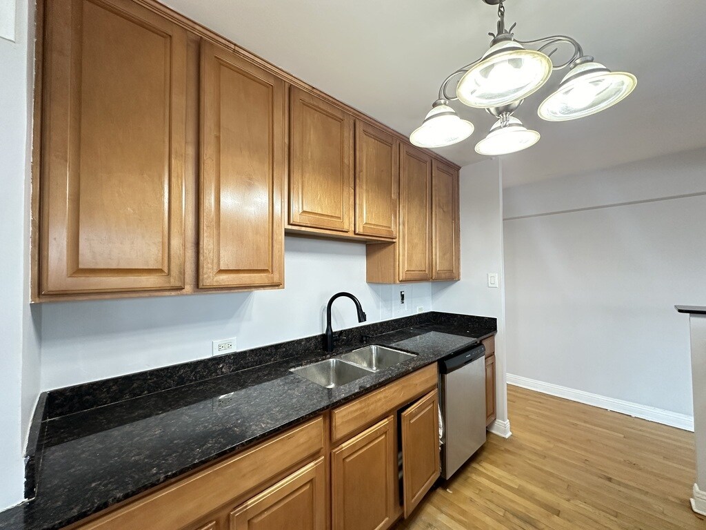 Building Photo - 4180 N Marine Dr