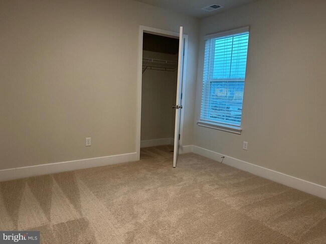 Building Photo - 140 Wappinger Ter