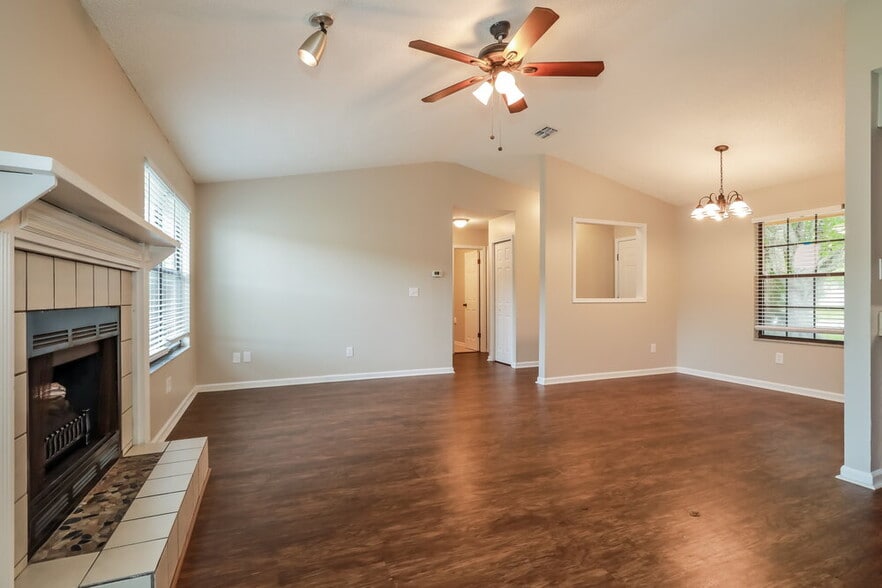 Building Photo - 1545 Kingfisher Blvd
