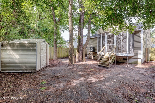 Building Photo - 617 Varsity Dr
