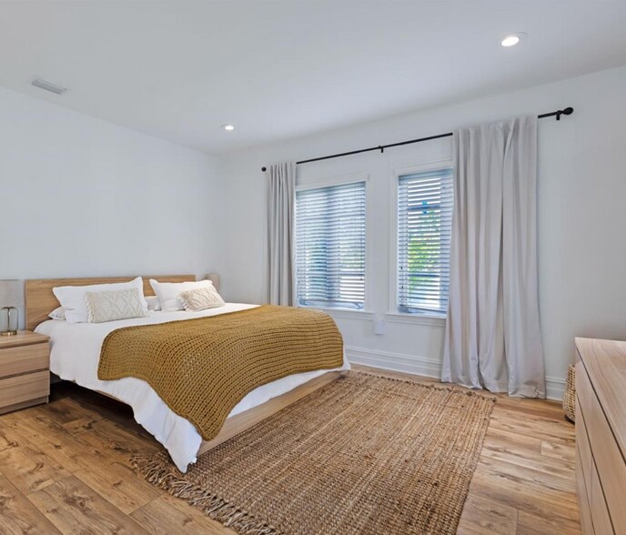 Building Photo - 113 NE 101st St