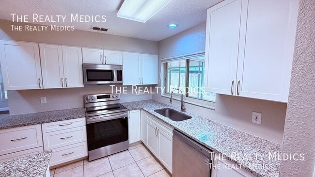 Building Photo - 3640 S St Lucie Dr