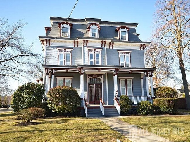 Building Photo - 405 N Washington Ave