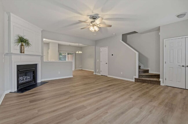 Building Photo - 3-Bed Townhouse in Leesville District