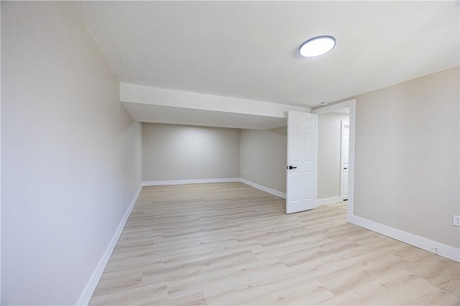 Building Photo - 476 Fielding Dr