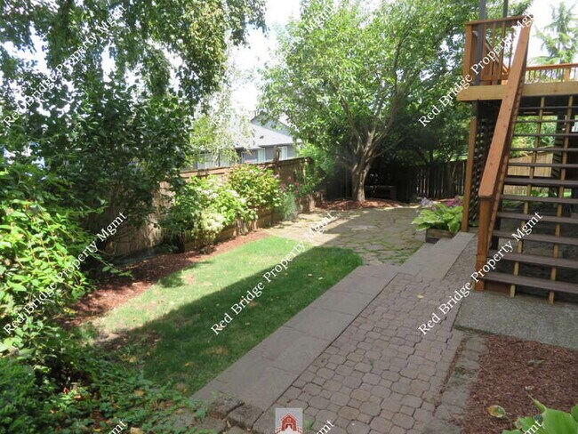 Building Photo - 18385 SW Swanstrom Dr