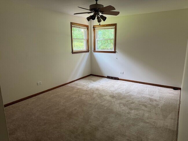 Building Photo - 901 E Ardyce Ln