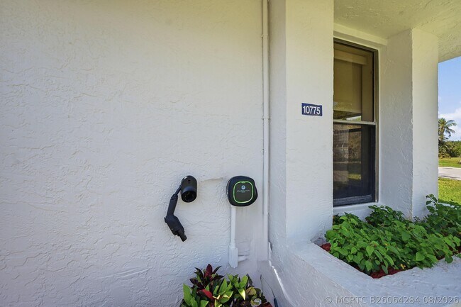 Building Photo - 10775 Waterberry Dr