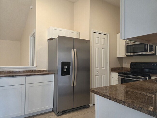 Building Photo - Cardinal Pines East