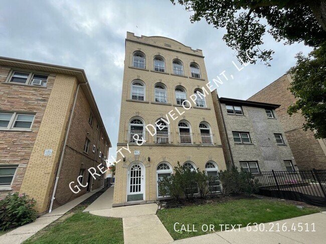 Primary Photo - 7512 N Claremont Ave