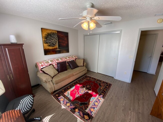 Building Photo - ANNUAL Lease – Turnkey 2+2 Patio Villa in the Desirable Village of Bonnybrook