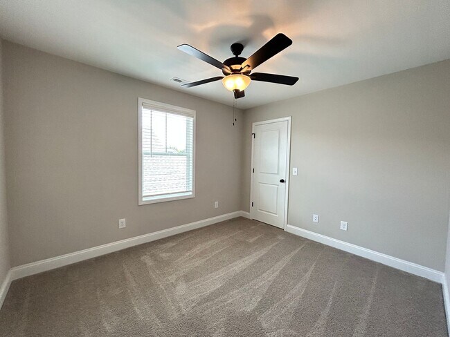 Building Photo - The Landing at Lewis Creek | 4 bedrooms, 2.5 baths