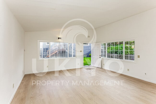 Building Photo - 891 57th St