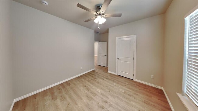 Building Photo - 6817 Labelle Dr