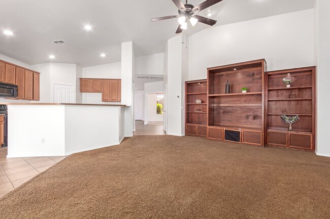 Building Photo - 4384 E Cherry Hills Dr