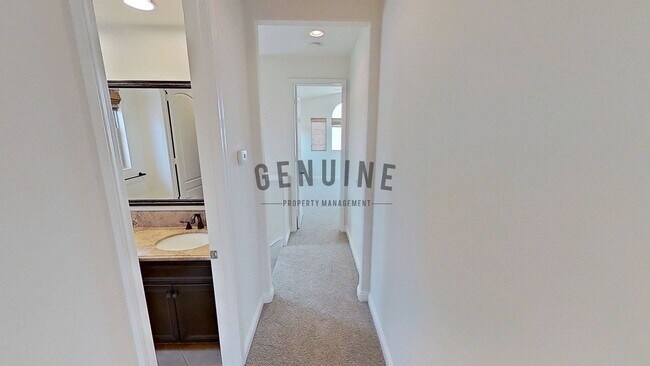 Building Photo - Spacious 3Bd 2.5Ba 2 Story Home w/ Fabulou...