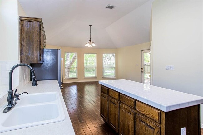 Building Photo - 3605 Bayton Dr