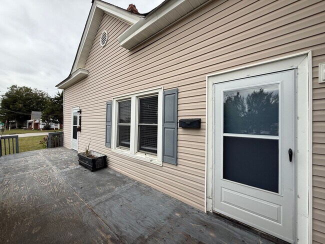 Building Photo - **OFFERING WAIVED APPLICATION FEES & $100 MOVE IN PROMOTION** Charming 3BD, 1BA Garner Condo Near...