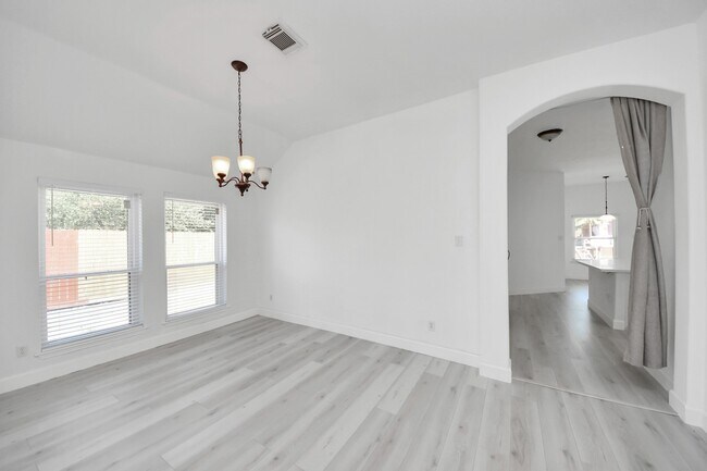 Building Photo - 10850 White Oak Point Ct