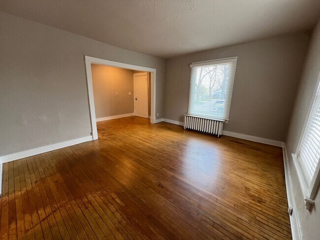 Building Photo - Newly Remodeled Modern 1-Bedroom Main Floor Apt
