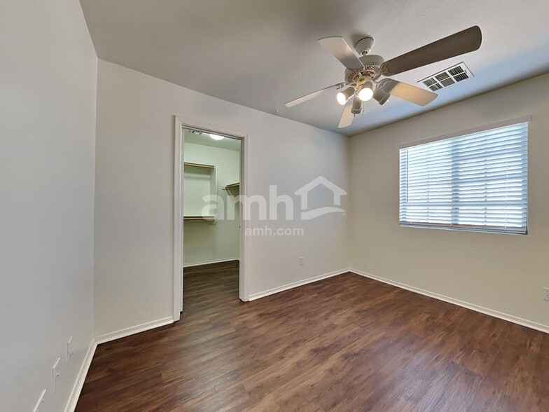 Building Photo - 6727 W Desert Ln