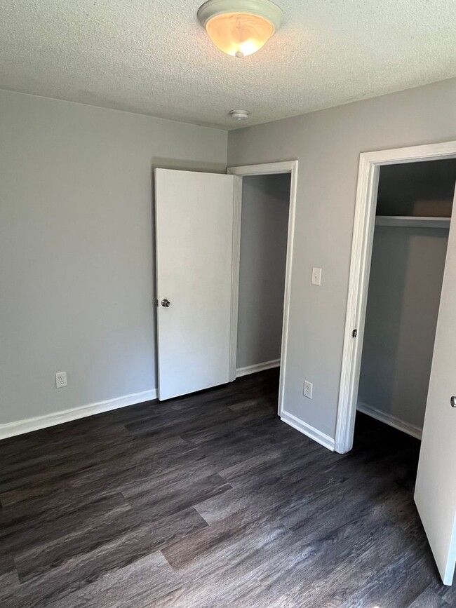 Building Photo - 1st Floor 2 Bed, 1 Bath Condo in Concord