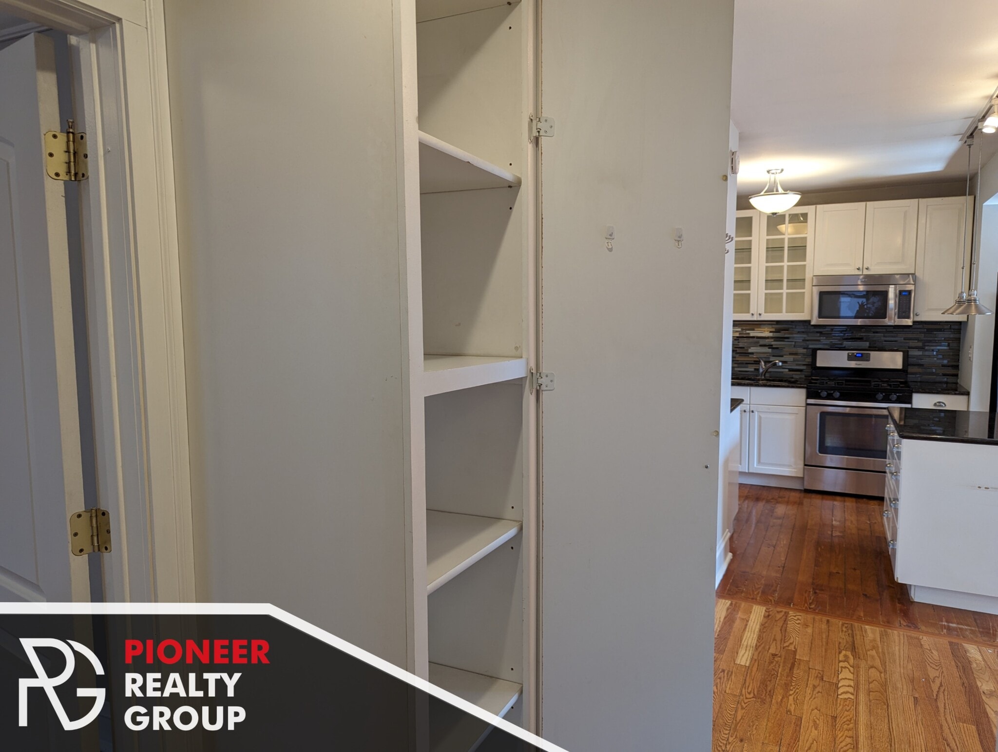 Building Photo - 546 W Surf St