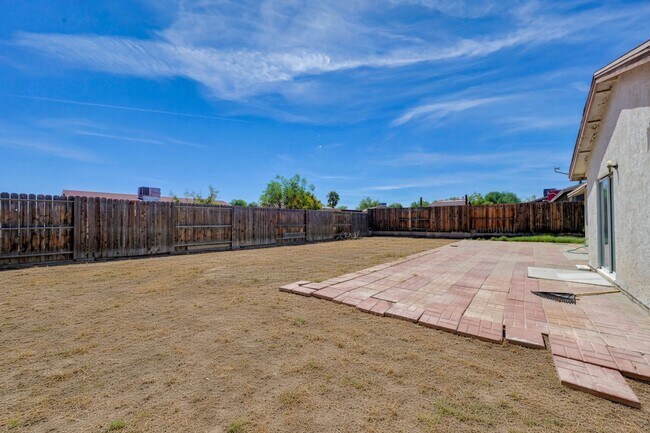 Building Photo - 2739 E Colton Ave