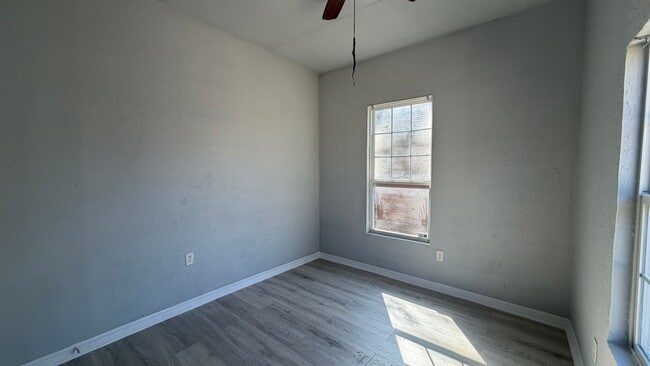 Building Photo - Newly Remodeled 3-Bedroom Home with Open Layout & Fenced Backyard in Dallas