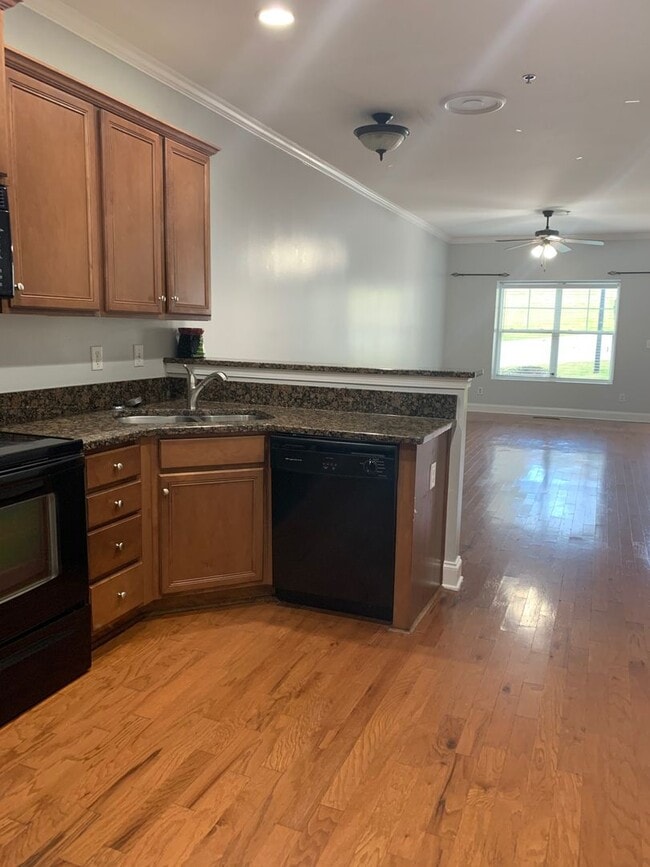 Building Photo - Lovely Eastside Townhome Condo Near Vet School- 3BR/3BATH!