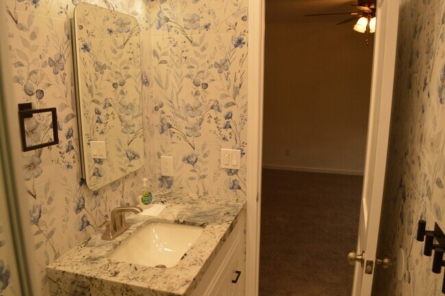 Building Photo - 1074 Plumwood Ct