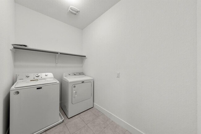Building Photo - 12317 Maypole Bend