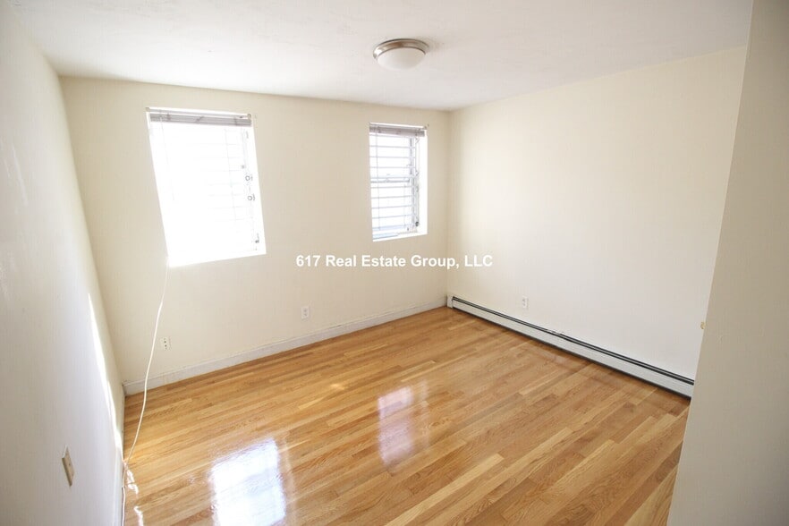 Building Photo - 1122 Commonwealth Ave