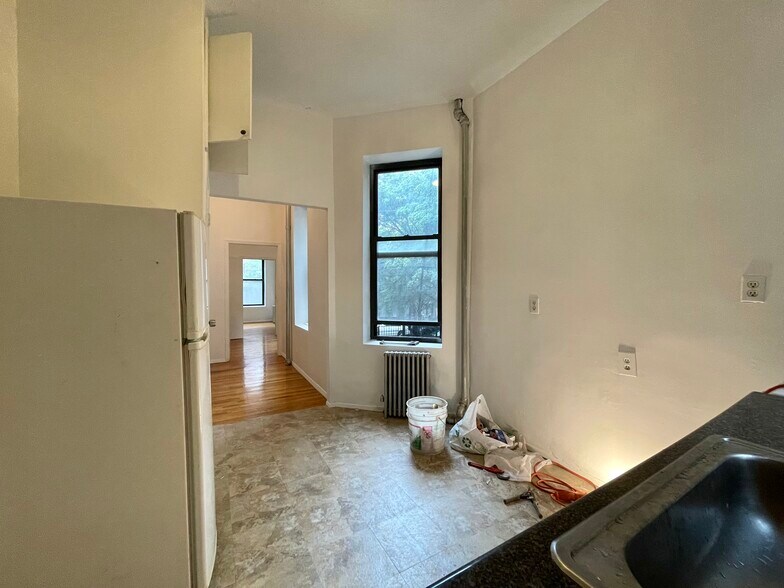 Building Photo - 180 E 101st St